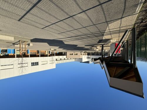 Vue de la cours du coll&egrave;ge