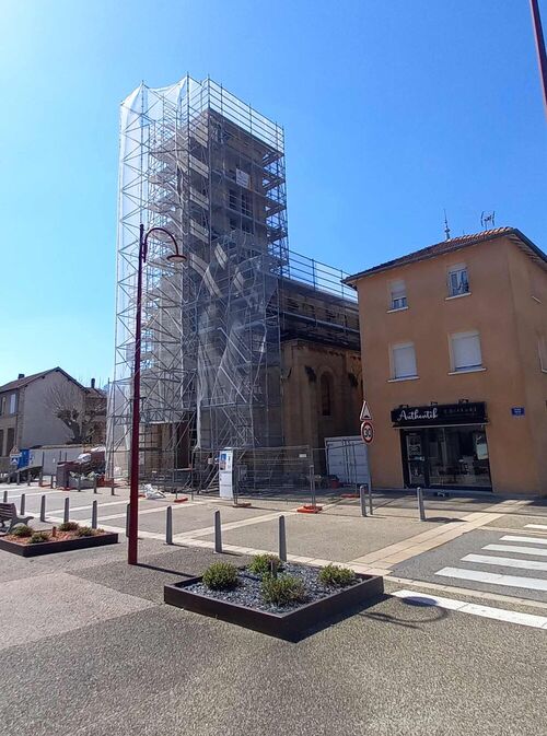 L'EGLISE NOTRE DAME D'HEYRIEUX L'EGLISE NOTRE DAME D'HEYRIEUX